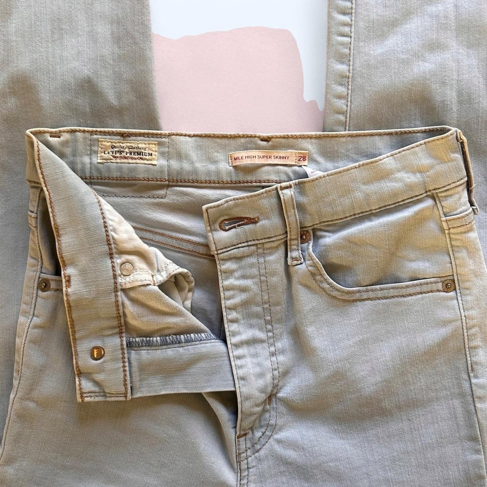 Levi's Mile High Super Skinny high-waisted light wash blue jeans • size: 28 X 30 - Picture 3 of 8
